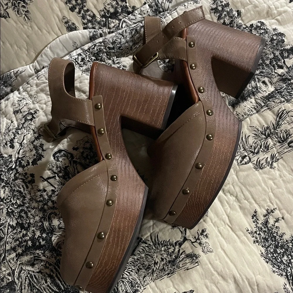 MIA Strappy Sandals - Picture 2 of 6